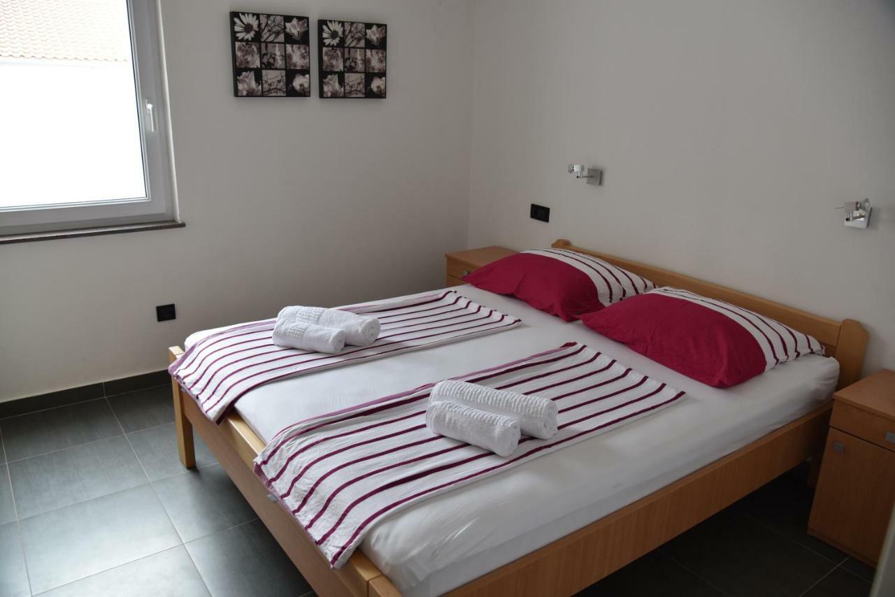 Villa Pina Appartment Chantos 迪斯诺 外观 照片