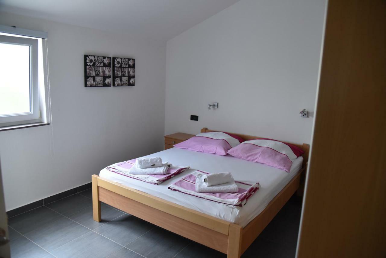Villa Pina Appartment Chantos 迪斯诺 外观 照片