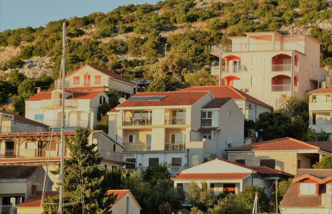 Villa Pina Appartment Chantos 迪斯诺 外观 照片