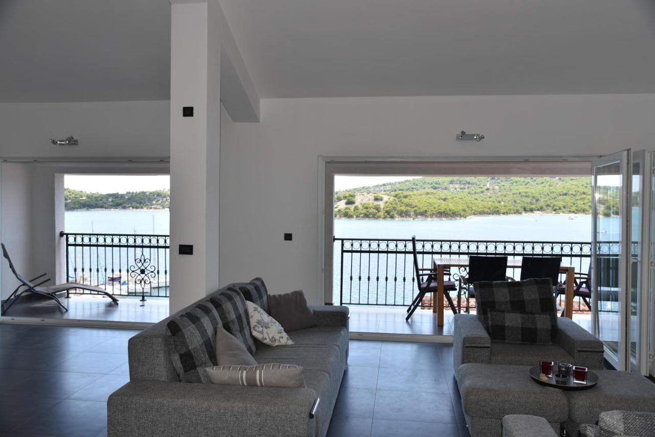 Villa Pina Appartment Chantos 迪斯诺 外观 照片